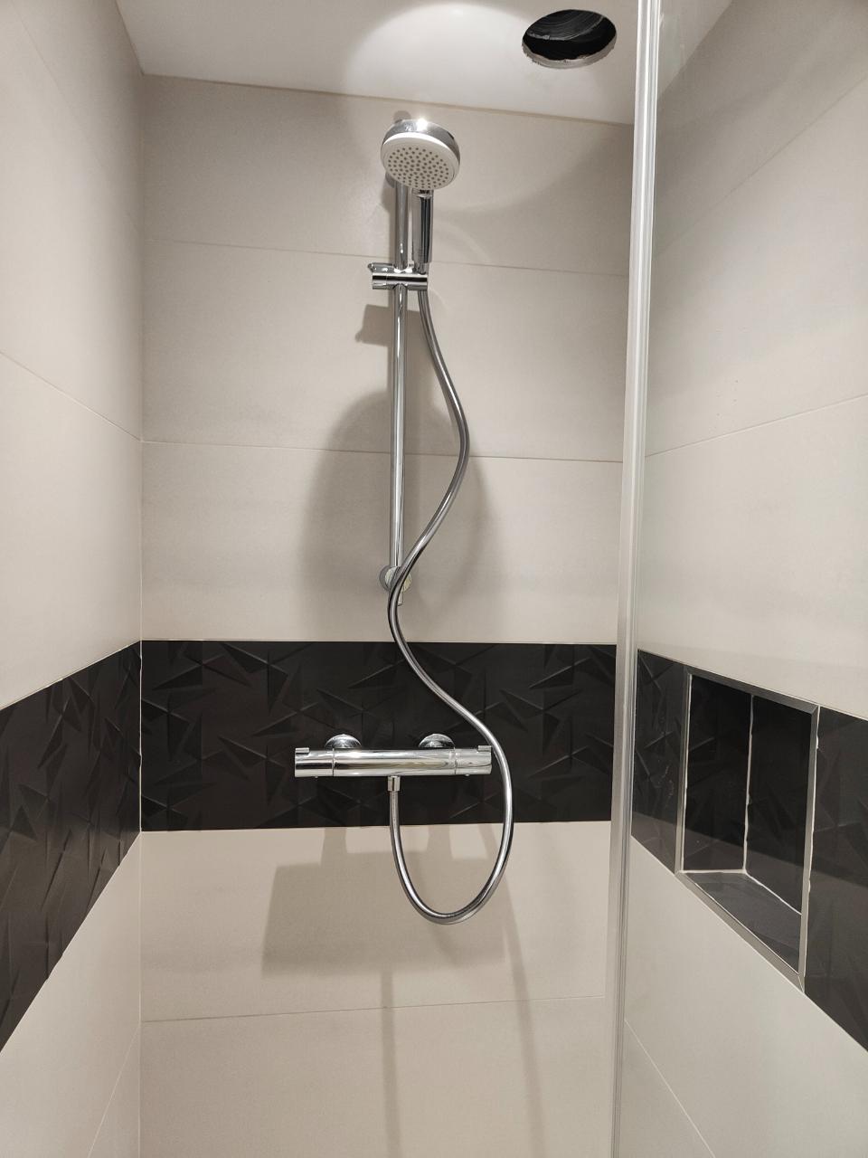 Douche italienne avec faïence